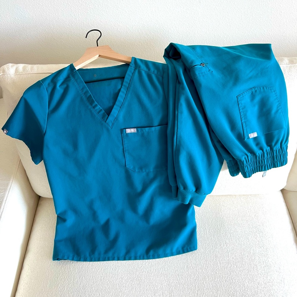 Teal(?) Figs Scrubs Set - S top, M tall pants